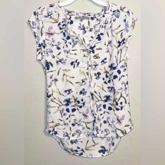 Daniel Rainn Tops - Daniel Rainn White Floral Cap-Sleeve Blouse with Blue Accents